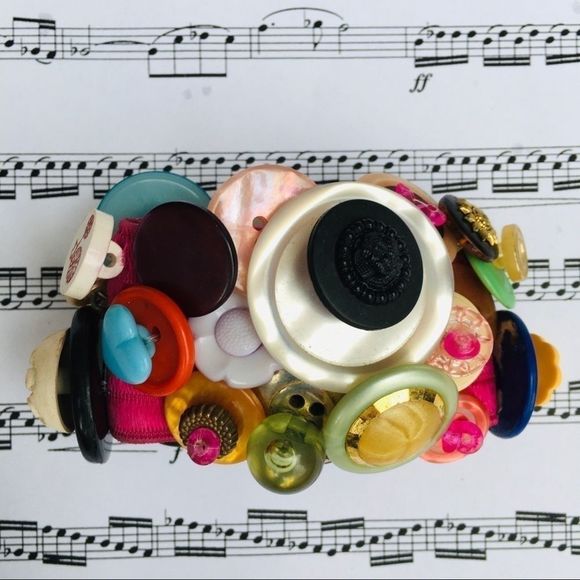 Vintage handmade button cuff bracelet one of a kind unique vintage buttons - Picture 8 of 16